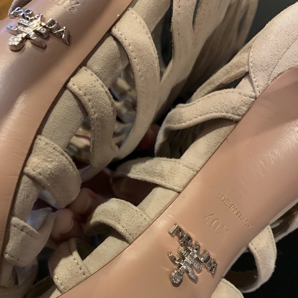 ⭕️ SOLD ⭕️ Prada cream heels - Picture 7 of 8